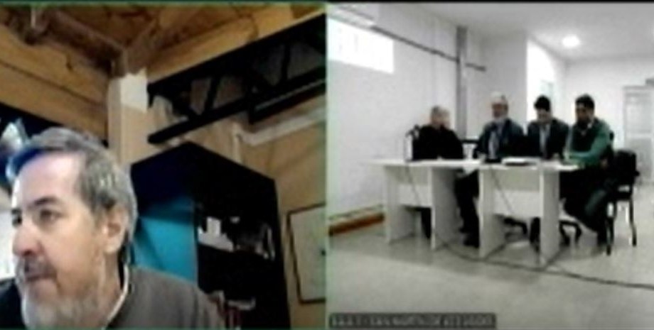 El juez Balderrama (a la izquierda) y el impurado, de barba, en el otro cuadro. (Captura)