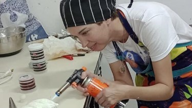 De deportista a pastelera: Sol, la rionegrina que busca el mayor galardón en un concurso nacional de pastelería
