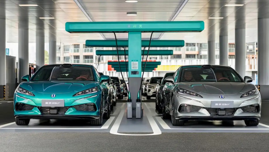 El avance reúne dos desarrollos clave: una segunda generación de baterías de alto rendimiento con capacidad de carga ultrarrápida y un vehículo de producción que supera los 1.000 kilómetros de autonomía.