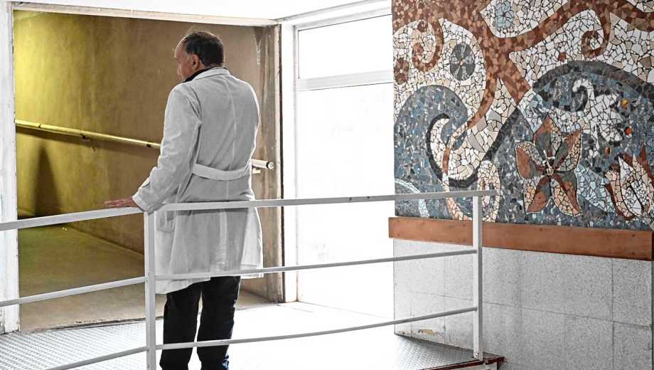 Hay unos 680 agentes de todos los hospitales que superaron el límite de horas extras. Foto: Archivo/Chino Leiva