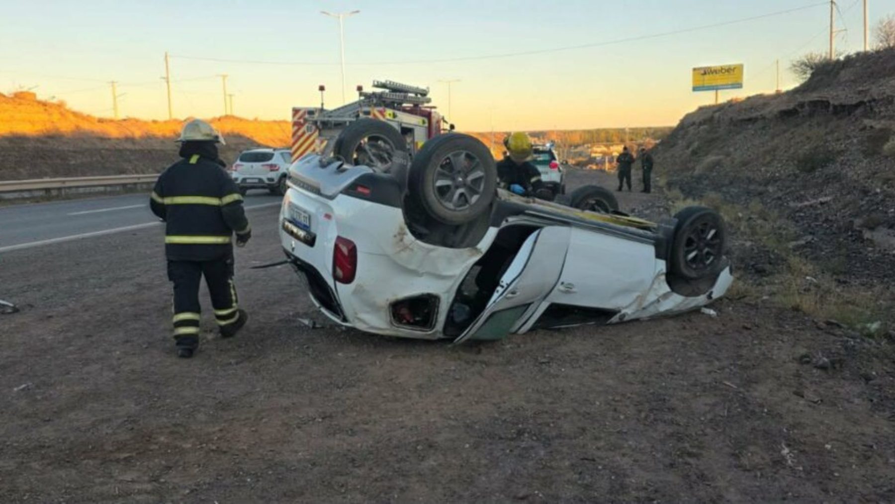 Dos heridos por un grave vuelco sobre la Ruta 7 en Centenario - Diario ...