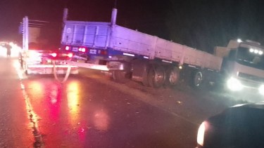 El temporal de granizo y lluvia en Valle Medio provocó un choque sobre la Ruta 250: cómo están las personas involucradas