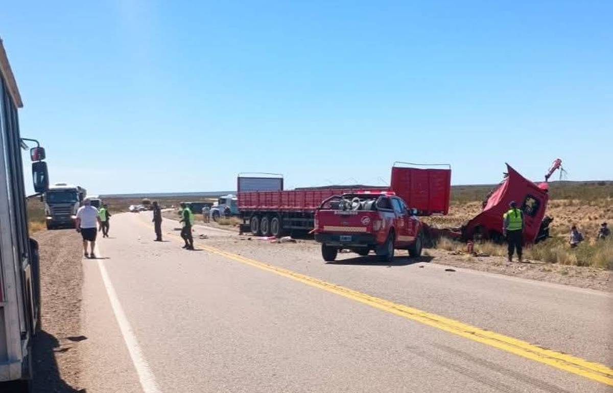 Violento choque entre camiones en la Ruta 3 cerca de Sierra Grande: un ...