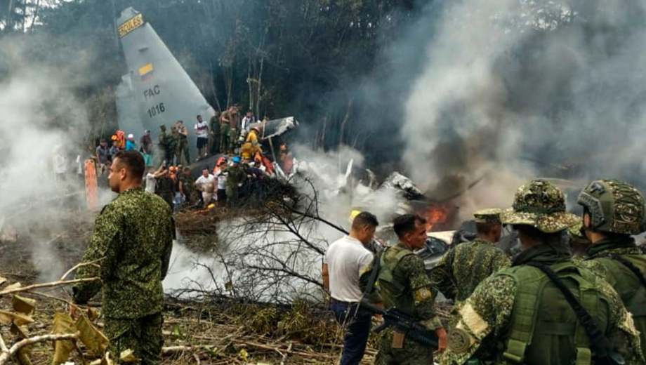Accidente de un avión Hércules de la Fuerza Aérea de Colombia  Foto: AFP. 