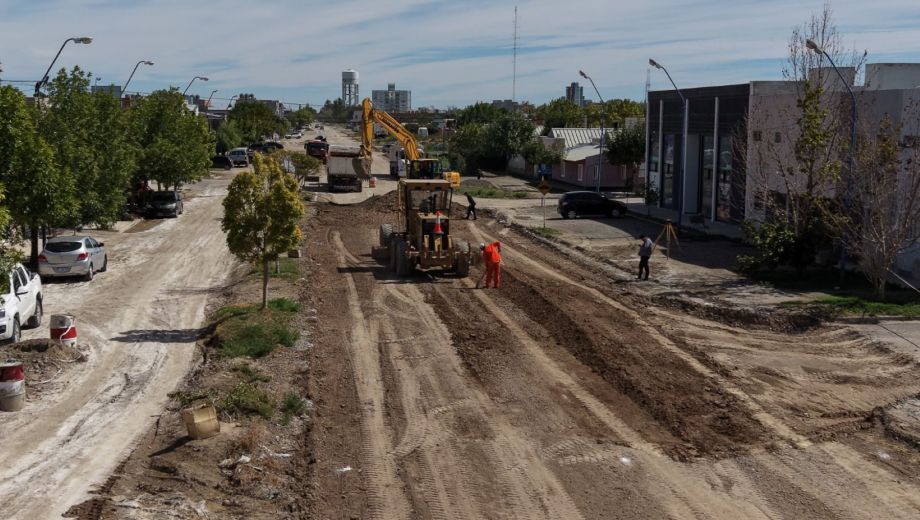 La intervención incluirá pavimento, cordón cuneta, desagües y nuevos espacios de estacionamiento. (Foto: gentileza Municipalidad de Roca).