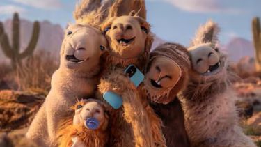 El regreso de «La Llama que Llama»: el ícono de los 90 que vuelve para reírse de la era digital