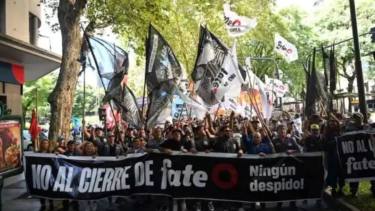 Tensión en FATE: incidentes y represión tras el fracaso de la paritaria, qué dijo el Gobierno