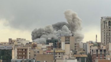 Irán bombardeó la Embajada de EE.UU. en Arabia Saudita: drones provocaron un incendio y daños materiales