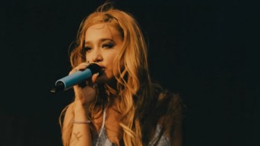 Ángela Torres emocionó al cantar “Como la cigarra” a 50 años del golpe