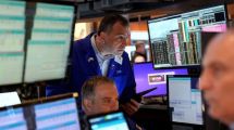 Imagen de Mejoró el riesgo país mientras que las acciones argentinas en Wall Street avanzaron hasta 12% este martes
