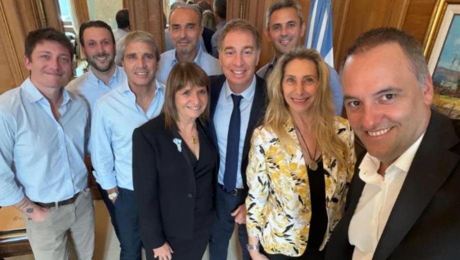 El viaje de Manuel Adorni en el centro de las polémicas. Foto: Gentileza