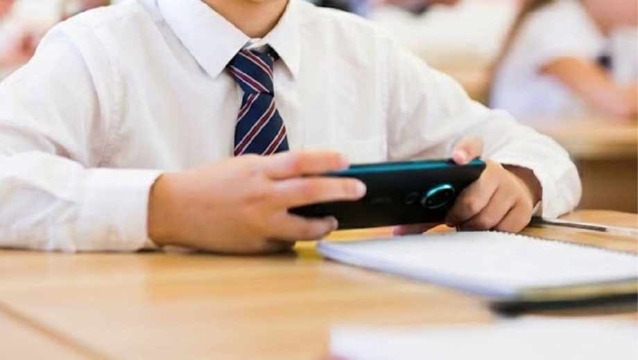 El dilema chileno: ¿Es hora de seguir los pasos de Suecia y frenar las pantallas en el aula?.-