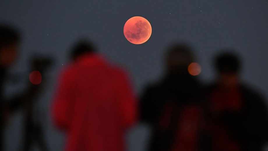Eclipse lunar de marzo: guía completa para ver la "Luna de Sangre" este martes.-
