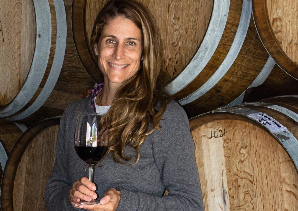 María Cruz De Angelis, directora de la Bodega Aniello y miembro de la familia que apostó por la Patagonia para la tradición vitivinícola de sus antepasados.