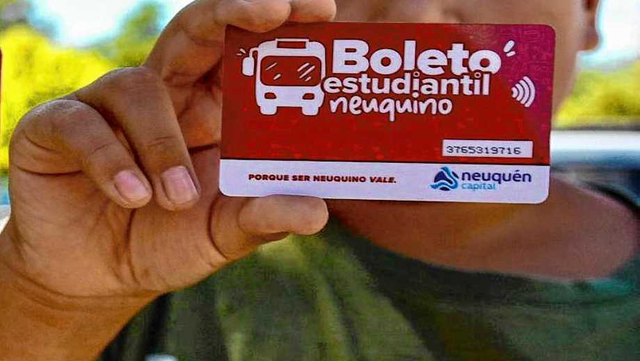 Entrega del Boleto Estudiantil Gratuito en Neuquén. Foto: Matias Subat. 