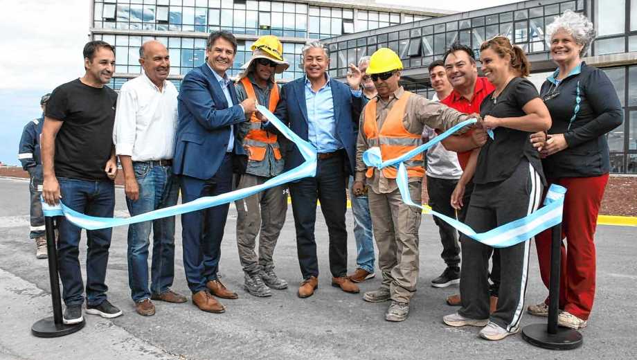 La inauguración del nuevo asfalto en la meseta se hizo en las puertas del Polo Cientifico Tecnológico (gentileza)