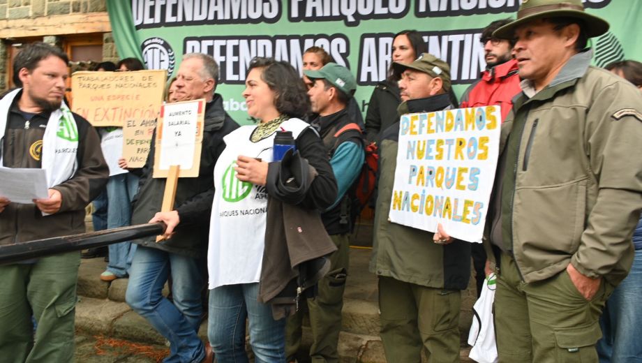Trabajadores de Parques Nacionales en Bariloche enumeraron una compleja situación interna en el organismo. Foto: Chino Leiva