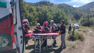 Se cayeron cuando hacían senderos en San Martín de los Andes y fueron rescatados: dos operativos en el parque Lanín
