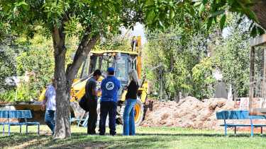 Tragedia en una obra cloacal en Roca: cómo murió el obrero atrapado y cuál es el estado de salud del herido