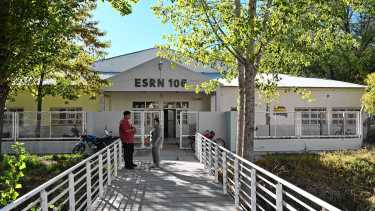 Reclamo de estudiantes en la ESRN 106 de Roca por el transporte: ¿qué dijeron Educación y la empresa?