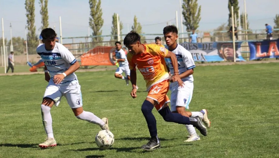 La Liga Confluencia regresa tras la fuerte lluvia del domingo que canceló la 1° fecha. 