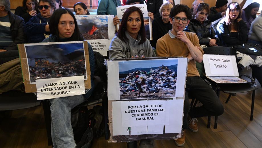 En los dos intentos de tratar el pliego del basural hubo vecinos con reclamos en el Concejo de Bariloche. Ahora se abre una instancia de exposiciones para conocer la opinión ciudadana. Foto: Archivo/Chino Leiva