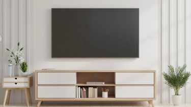 Creá un living ordenado: el truco viral para esconder cables y armonizar tu espacio