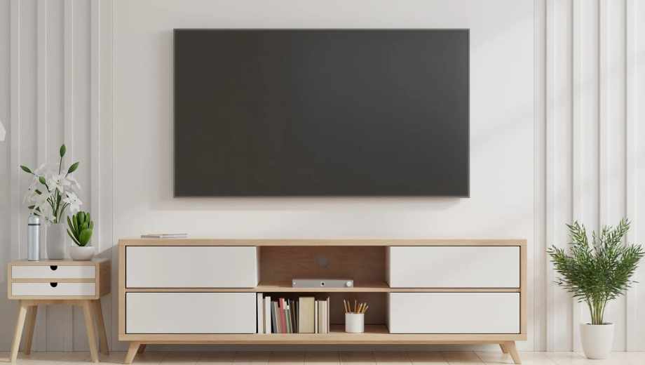 El truco para esconder los cables y mejorar cómo se ve tu living.-