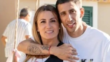 Así es la casa de Ángel Di María y Jorgelina Cardoso en Rosario: minimalismo extremo y una pileta con cascada privada