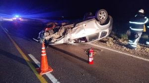 Video | Intentó pasar un camión y provocó un grave choque en la Ruta 22: cuatro heridos fueron trasladados a Chimpay