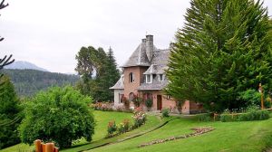 El castillo de la Patagonia en medio del paraíso que guarda los secretos del poder
