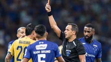 El sentido descargo de Bareiro tras la polémica roja que dejó a Boca con diez: «Me toca tragar mierda»