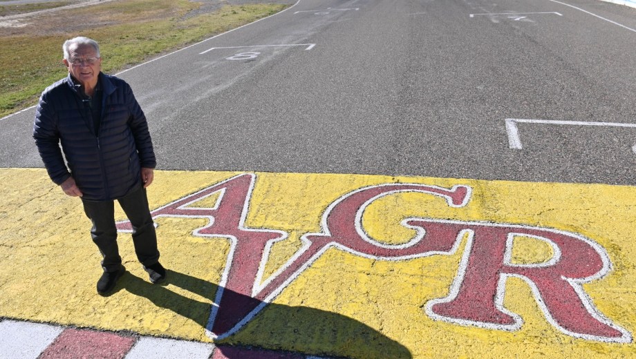 Goyo, en la línea de largada del Autódromo Parque, la casa de la AVGR. (Foto/Alejandro Carnevale)
