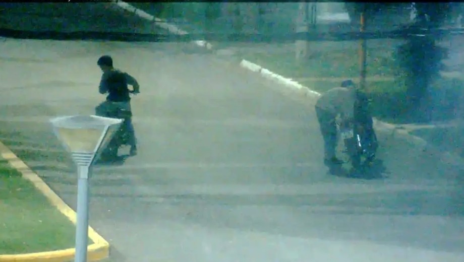 Las cámaras del 911 permitieron detectar las picadas y activar un operativo que terminó con el secuestro de una motocicleta en Luis Beltrán.
