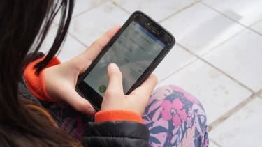 La Línea 102 llega a las escuelas de Río Negro: cómo funciona el canal para niños y adolescentes