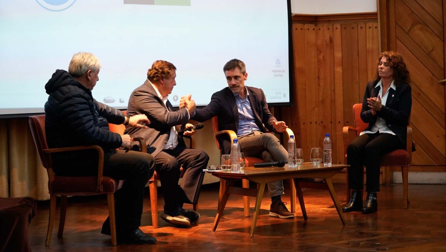 Weretilneck junto al secretario General del CFI, Ignacio Lamothe, compartieron actividad en Bariloche. Foto: Gentileza