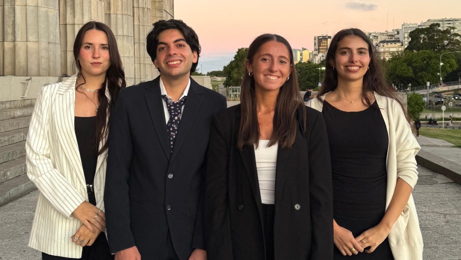 Cuatro estudiantes de Derecho representarán al país en París. Uno de ellos es de Bariloche. Foto: gentileza