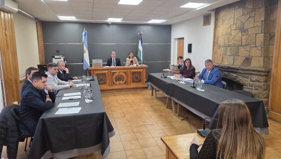 La sesión del Consejo de la Magistratura se hizo este viernes en la sala de audiencias de los Tribunales de la calle John O´Connor al 20 de Bariloche. (foto gentileza MPF)