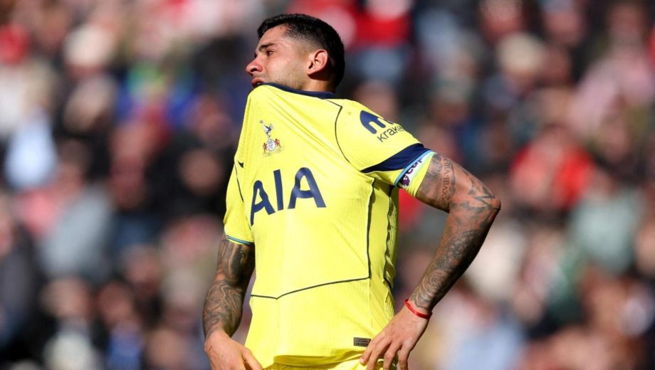 El Cuti Romero se retiró entre lágrimas y está en riesgo su participación en el Mundial.