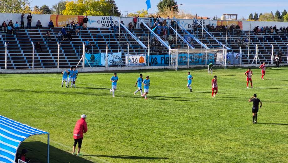 Alianza le ganó a Independiente en Cutral Co. (Foto: Gentileza 299 Deportes)