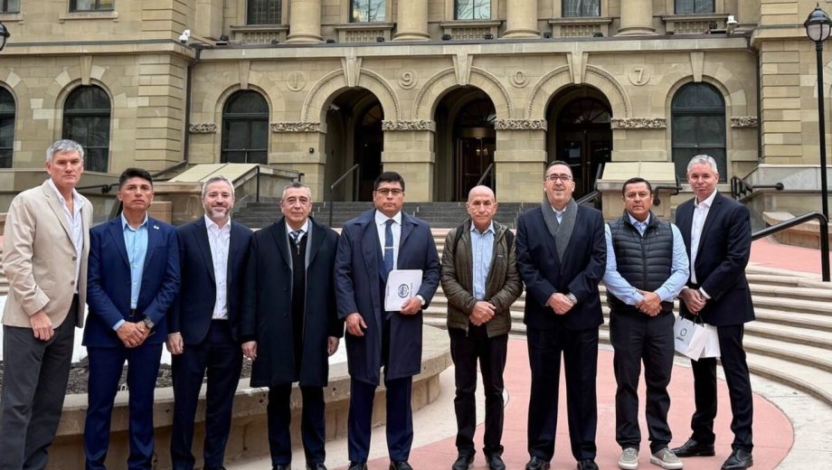 La provincia presentó en Alberta su potencial productivo ante empresarios y funcionarios, destacando la baja de regalías, nuevos proyectos y oportunidades de desarrollo.