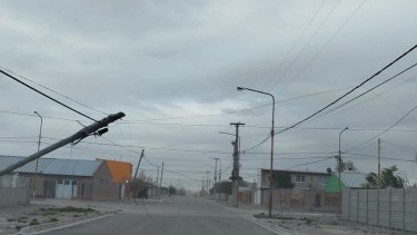 Temporal en la costa de Río Negro: el viento provocó daños en San Antonio Oeste y piden no circular