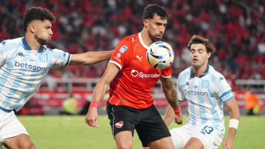 Independiente venció a Racing 1-0 en el clásico de Avellaneda y se metió en puestos de clasificación