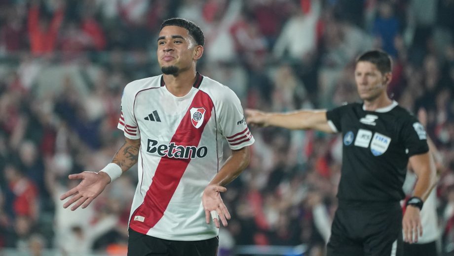Kendry Páez marcó el gol definitivo y selló el triunfo en el Monumental. (Clarín Fotografía)