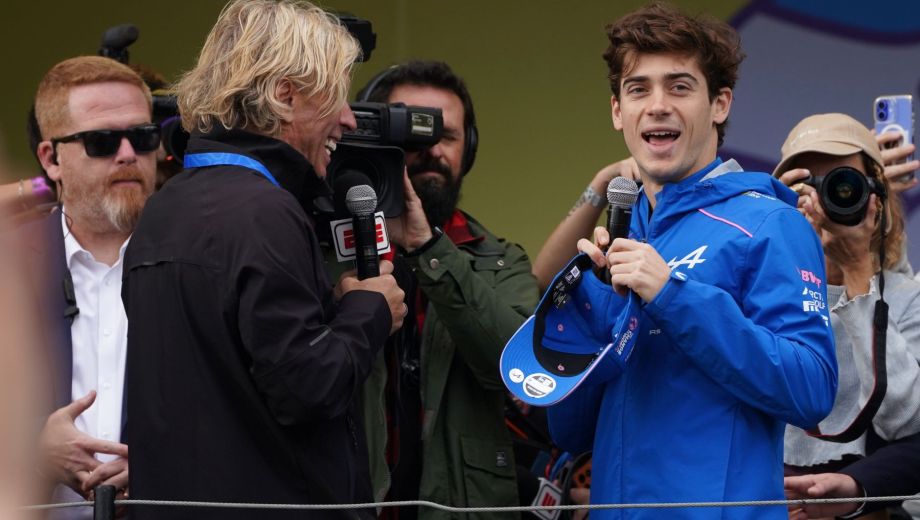 Franco Colapinto en el inicio de su presentación en Buenos Aires. Foto: Clarín Fotografía. 