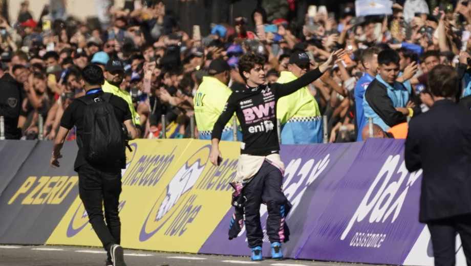 Franco Colapinto vivió una jornada histórica en Buenos Aires. (Foto: Clarín)