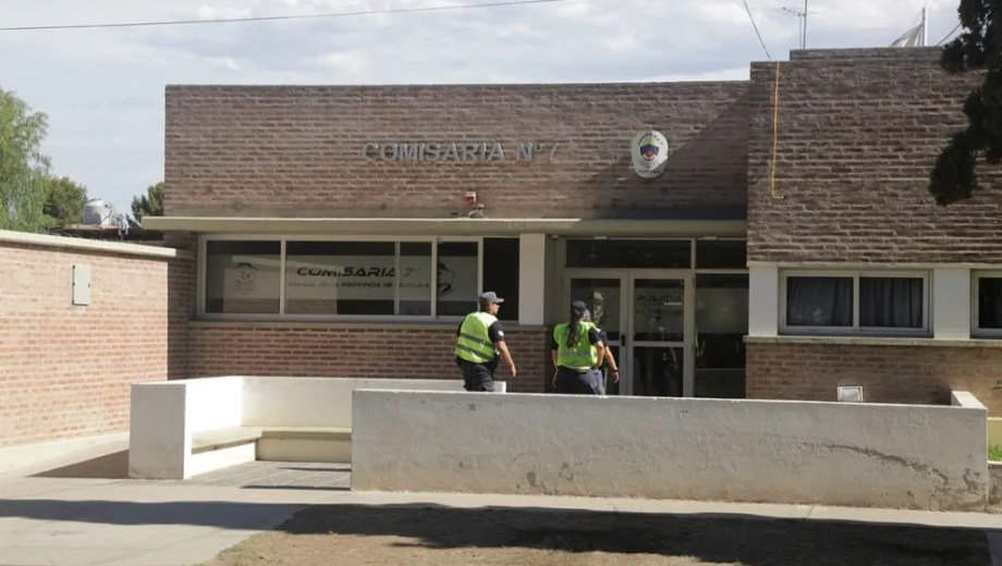 Atacó a la policía con una motosierra y una escopeta en Plottier: "Estaba fuera de sí" 