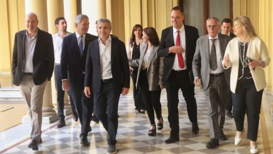 Manuel Adorni junto a parte del gabinete. Foto: Presidencia. 
