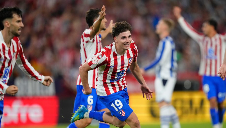 Julián Álvarez marcó un golazo para empatar el partido en el cierre del complemento. (AP)