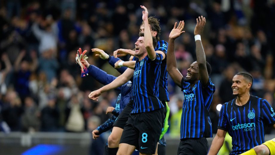 Petar Sucic marcó el gol de la victoria sobre el final y desató la locura en Milán. (AP)